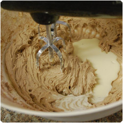 Vanilla Cupcakes with Chocolate Frosting - International Cooking blog