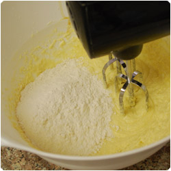 Vanilla Cupcakes with Chocolate Frosting - International Cooking blog