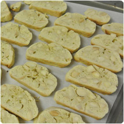 Cantucci alle mandorle - Almond Biscotti