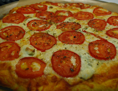 Pizza Fresh Tomato and Fresh Cheese - International Cooking Blog