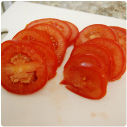 Pizza Fresh Tomato and Fresh Cheese - International Cooking Blog