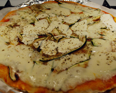 The International Cooking Blog - Pizza shallot and zucchini