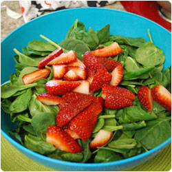 Strawberry spinach salad - International Cooking Blog